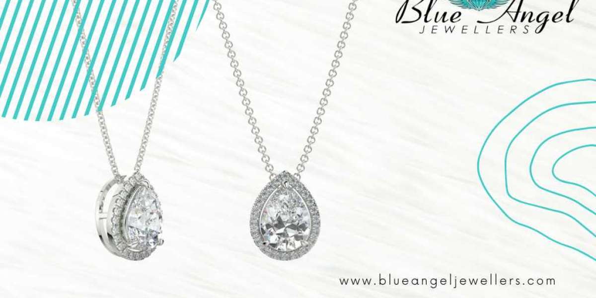 7 Ways to Wear a Halo Diamond Necklace for a Glam Look