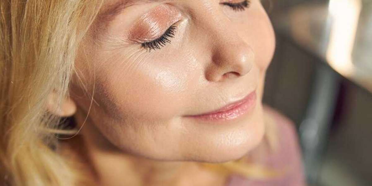 Timeless Elegance: Eyelash Extensions for older ladies